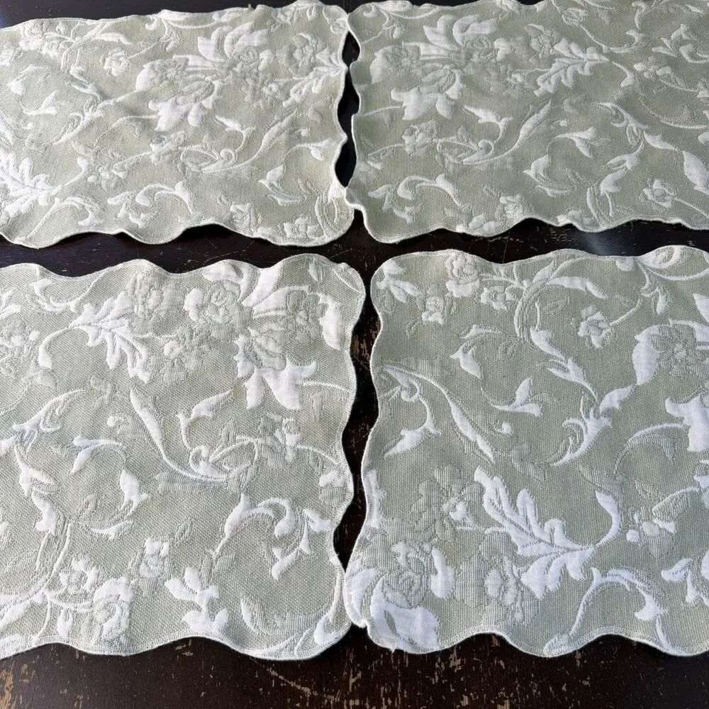 Colchas Domingos Placemats Set of 4 Sage Green White Matelasse Jacquard Scallop